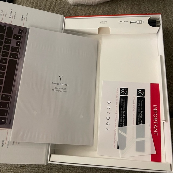 Brydge Wireless IPad Pro Cover with Trackpad - Picture 3 of 10